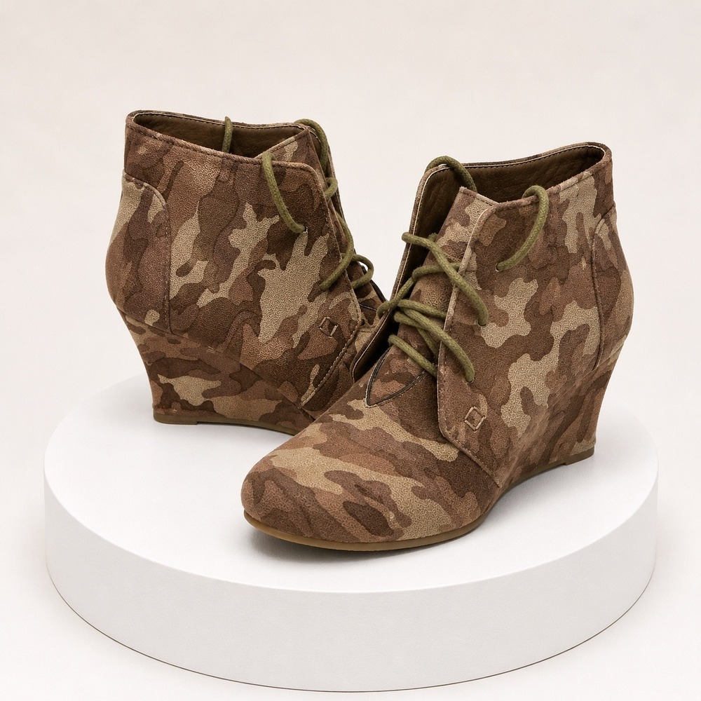 YOKI Womens Camouflage Lace Up Wedge Booties Brown Tan Camo Ankle Boots